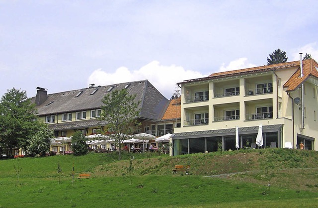 Alt und Neu vereint: das Hotel Rle in Todtmoos mit neuem Anbau (rechts)   | Foto: Stefan Sahli