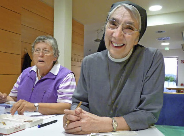 Die groe alte Dame der Krankenpflege ...Fuchs (links), hat Juchli eingeladen.   | Foto: Cornelia Weizenecker