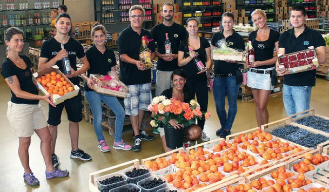 Auf die Kunden des Bauernladens wartet... Wein, Sekt, Blumen, Obst und Gemse.   | Foto: cre