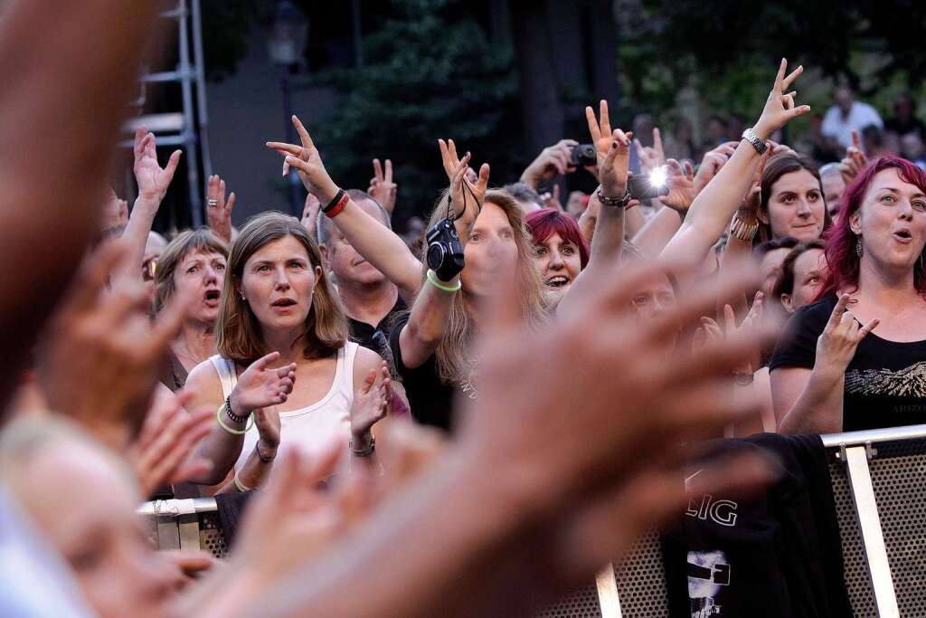 Deutschlands bekanntester Backenbart zu Gast auf dem Schlossplatz: Impressionen vom Unheilig-Konzert in Emmendingen