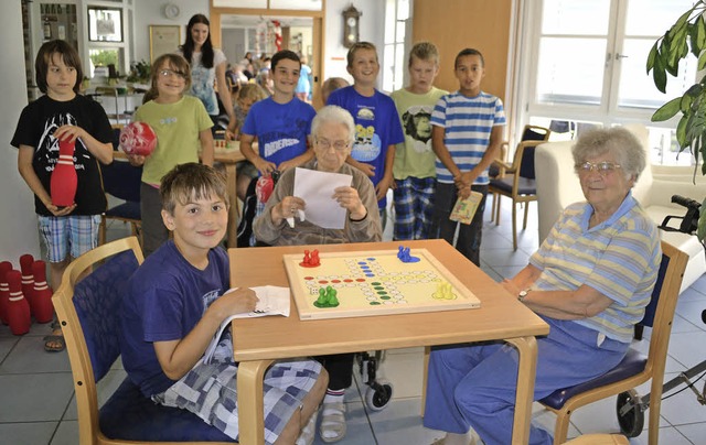Grundschulklasse im Seniorenheim  | Foto: Beate Zehnle-Lehmann