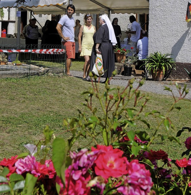 Das Jubilumsfest &#8222;30 Jahre Klos...n im Kloster auch in Gesprchen nher.  | Foto: Dietmar Noeske