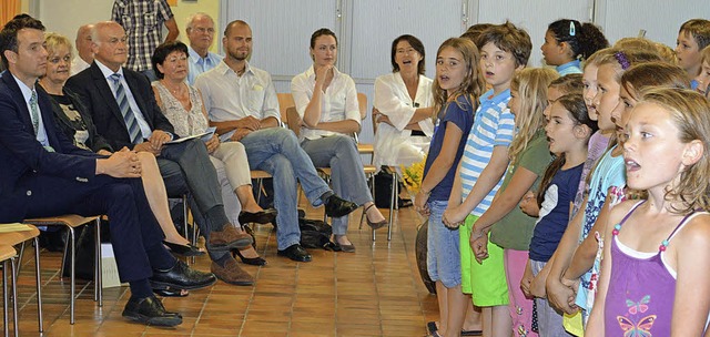 Der Schulchor der Kinder sang mit dem Kollegium den irischen Segensgru.   | Foto: Gerhard Lck