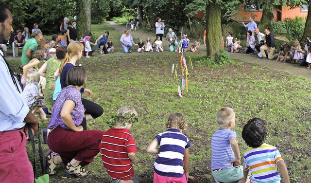 Gro und Klein freute sich am  Fest des Waldorfkindergartens  | Foto: Privat