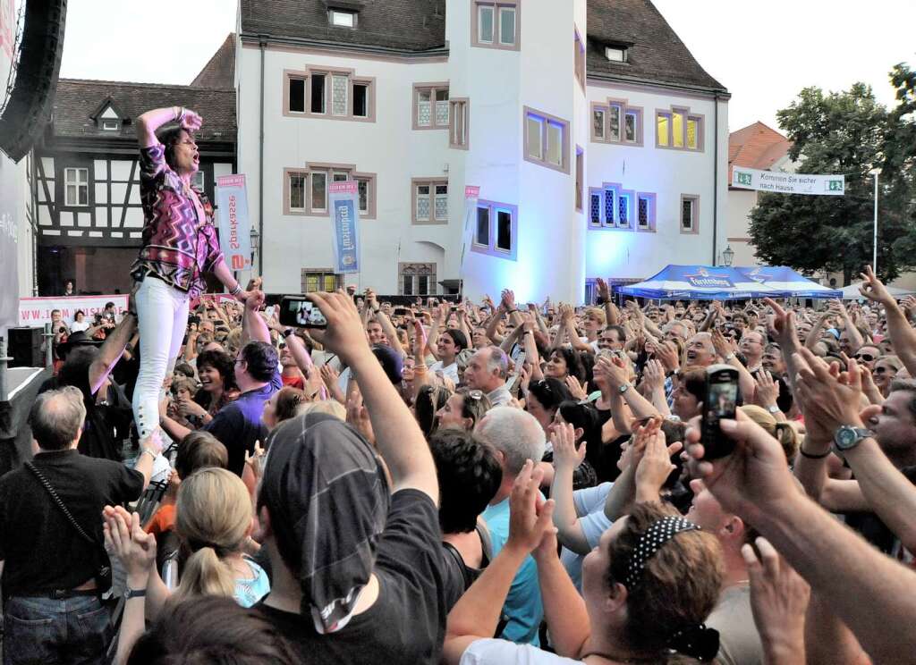 Kelly Hansen auf dem Emmendinger Schlossplatz