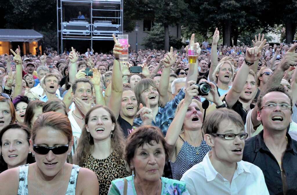 Begeisterte Stimmung auf dem Schlossplatz.