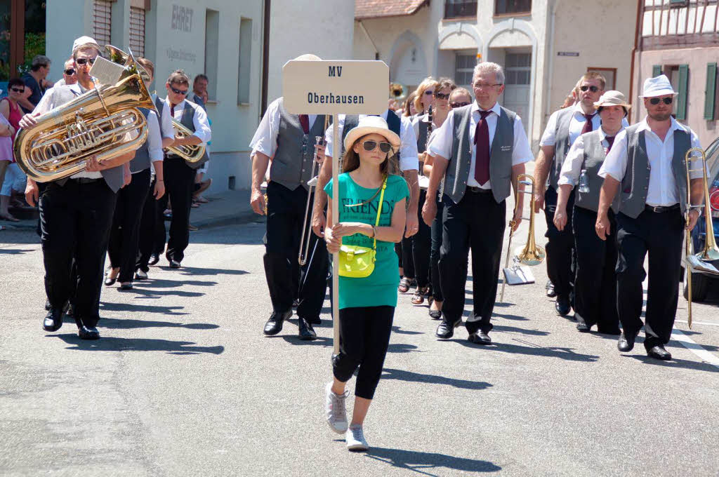 Jubilumsumzug der Blasmusiken in Weisweil: Der Musikverein Oberhausen war als Freund und Nachbar dabei.