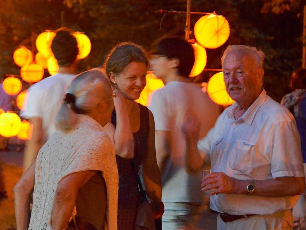 Romantisch und gesellig: Das Bad Krozinger Lichterfest ist seit Jahren ein beliebter Treffpunkt fr Jung und Alt.