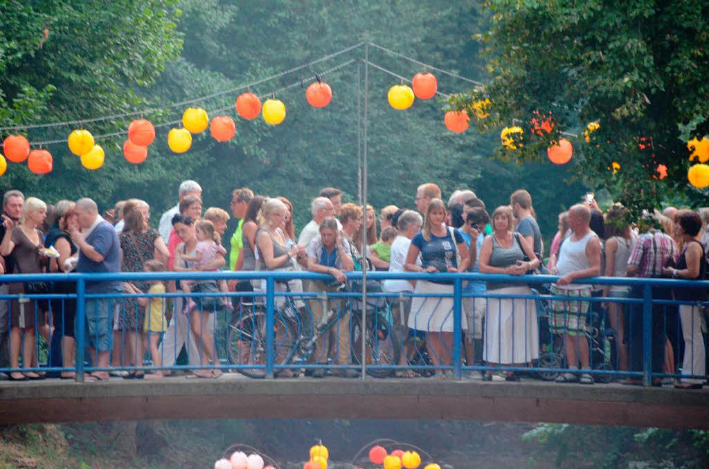 Romantisch und gesellig: Das Bad Krozinger Lichterfest ist seit Jahren ein beliebter Treffpunkt fr Jung und Alt.