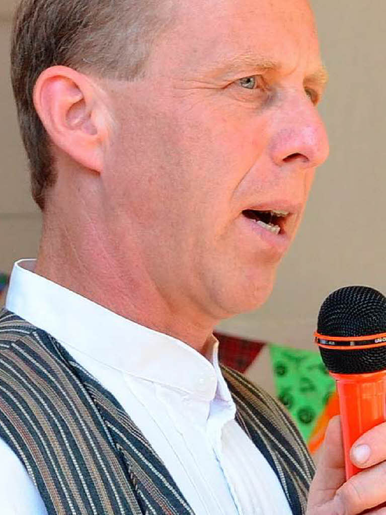 ThomasWenzler, der als Kindergartenvaterdie launige Moderation übernommenhatte ThomasWenzler, der als Kindergartenvaterdie launige Moderation übernommenhatte