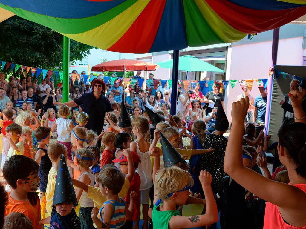 Viel Zirkus gab es zur 40-Jahr-Feier des Kindergartens Regenbogen.<?ZL?>
Viel Zirkus gab es zur 40-Jahr-Feier des Kindergartens Regenbogen.<?ZL?>
