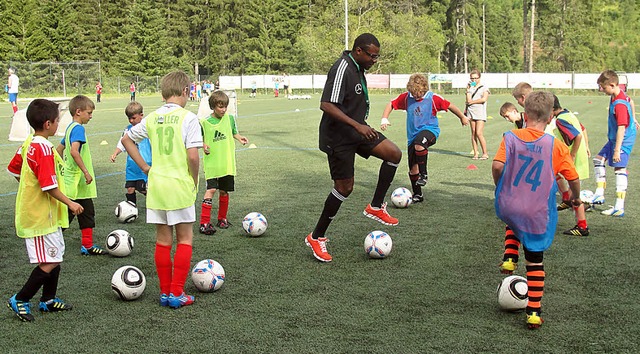 Frh bt sich, was ein Meisterkicker w...luchseer Kinder die Trainingseinheit.   | Foto: Tina Httich