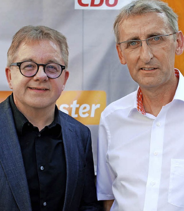Guido Wolf (links) untersttzt Armin Schuster beim Auftakt.   | Foto: Mink