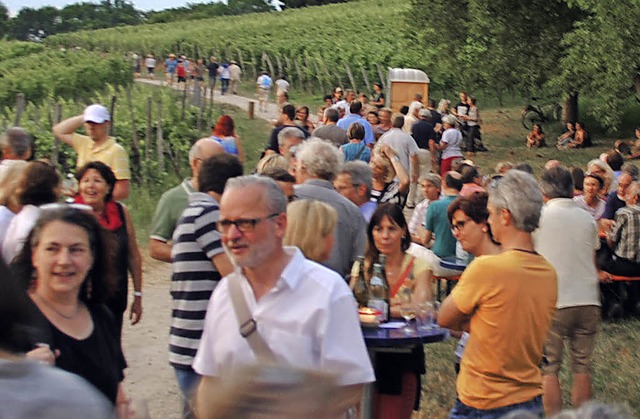 Tausende Besucher  sumten den Weinweg &#8211; so weit das Auge reicht.  | Foto: Norbert Sedlak