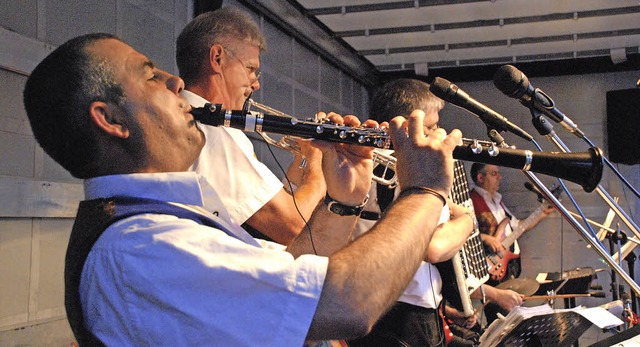 Wiesentalmusikanten sorgten bei der lteren Generation fr Stimmung.   | Foto: Maja Tolsdorf