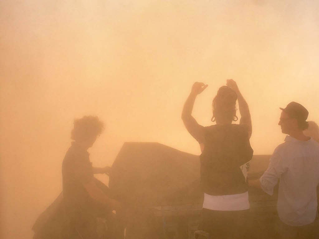 Bunt, bunter, Holi-Festival: Ein farbenfroher Sonntag auf dem Freiburger Messegelnde.