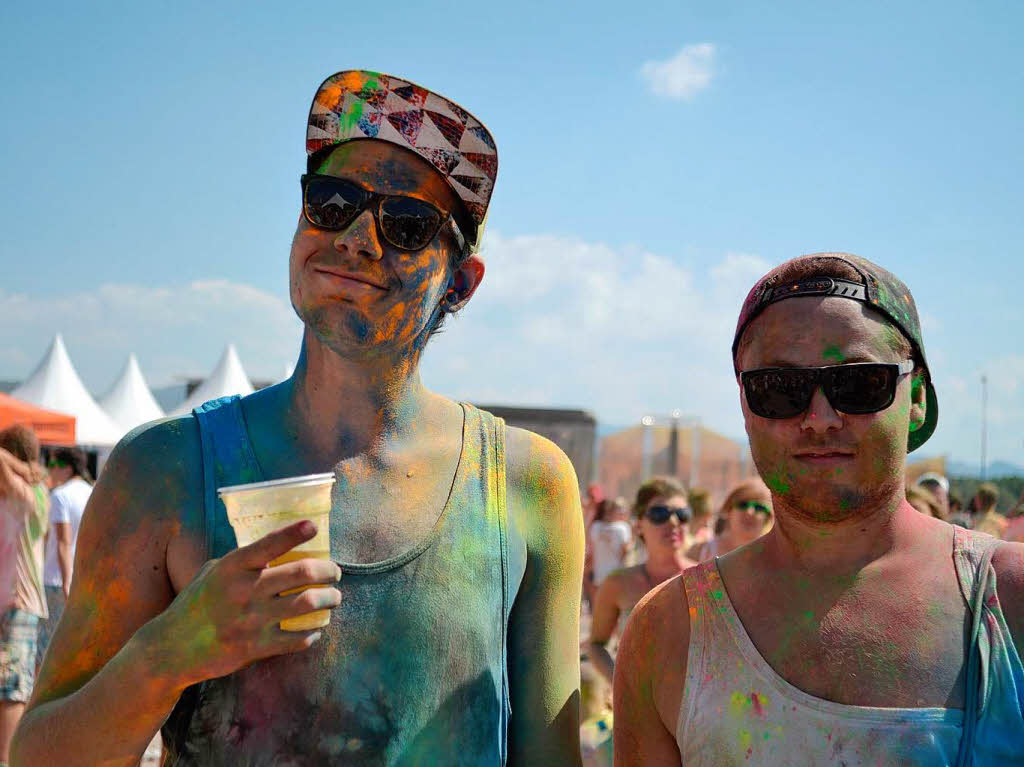 Bunt, bunter, Holi-Festival: Ein farbenfroher Sonntag auf dem Freiburger Messegelnde.