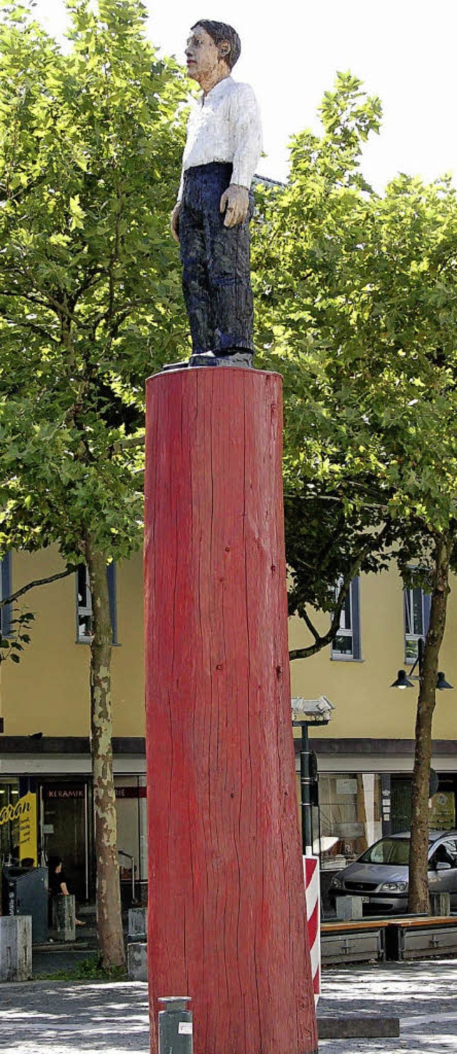 Skulptur von Stefan Balkenhol in Lrrach   | Foto: Nikolaus Trenz