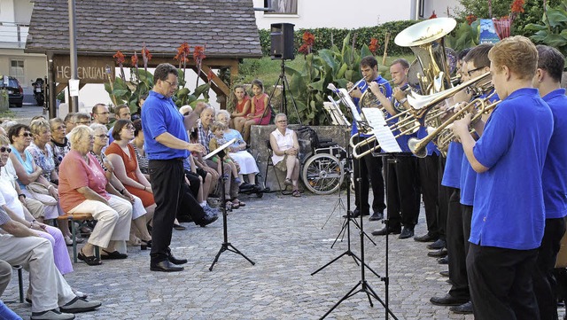 Musik unter freiem Himmel bot die Endinger Stadtmusik an der Wallfahrtskirche.   | Foto: Ilona Hge