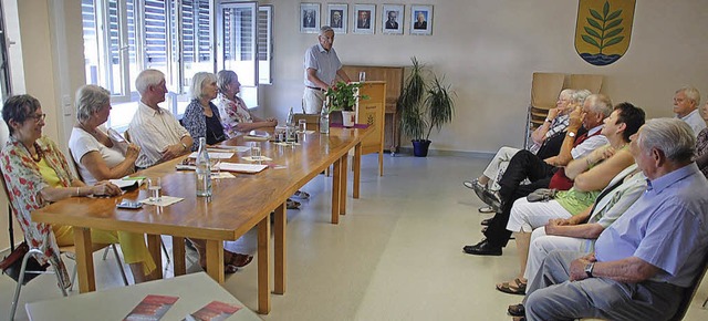 Ortsvorsteher Karl-Anton Beha und die ...tation im Bombacher Brgersaal freuen.  | Foto: Jrg Schimanski