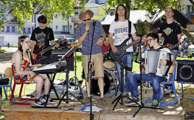 In der Band &#8222;Joy included&#8220;...siker mit und ohne Handicap zusammen.   | Foto: Gabriele Zahn