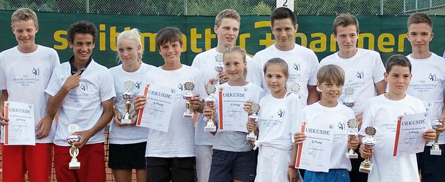 Die strahlenden Sieger des 25. Juniorencups beim Tennisclub Steinen.    | Foto: Verein