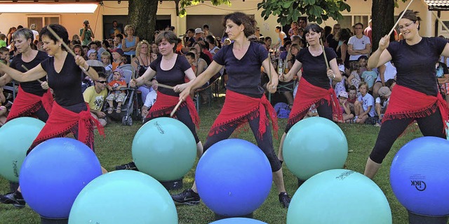 Die Fit-und Fun-Formation in Aktion beim Sommerfest des TuS Herten   | Foto: Heinz Vollmar