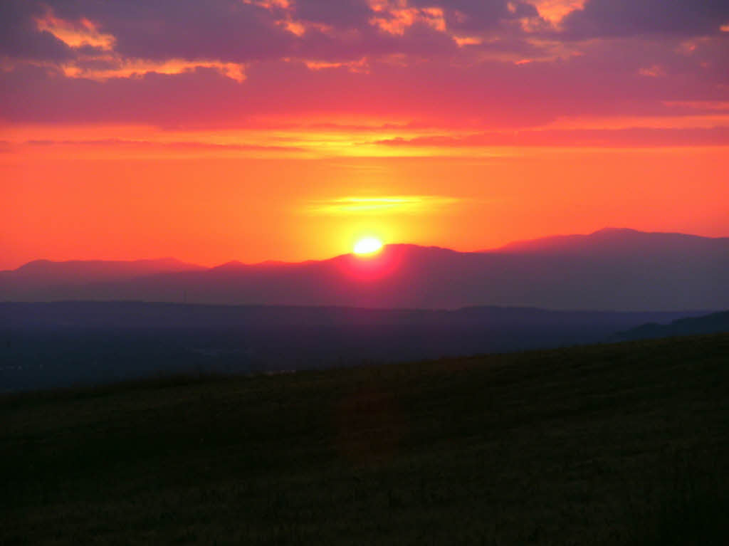 Hans-Dieter Nagel: Sonnenuntergang auf dem Tllinger Lindenplatz