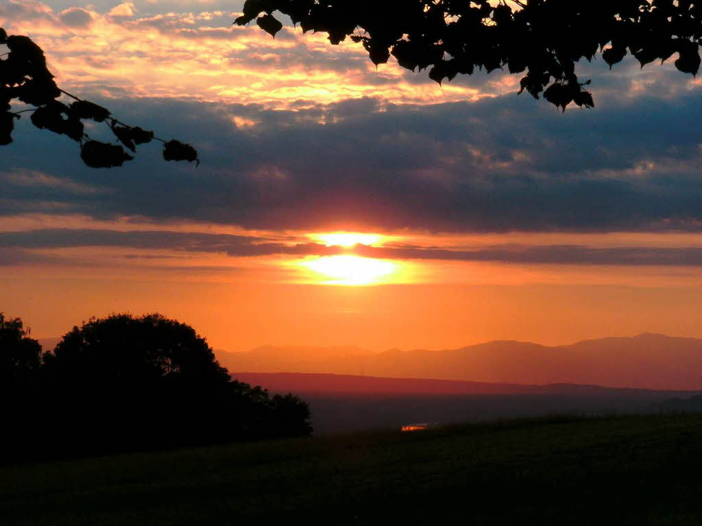 Hans-Dieter Nagel: Sonnenuntergang auf dem Tllinger Lindenplatz