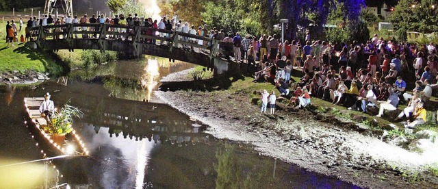 Lichterglanz und sommerliche Temperatu...so gefllt die Eichstetter Weinnacht.   | Foto: Horst David