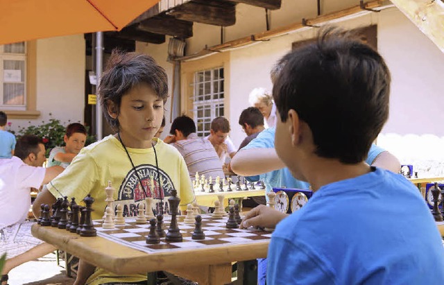 Hohe Konzentration beim vierten  Sommerturnier des Schachclubs Emmendingen  | Foto: Georg Vo