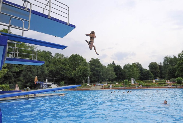 Im September beginnen die Sanierungsarbeiten am Schwimmer- und Sprungbecken.   | Foto: Siegfried Gollrad