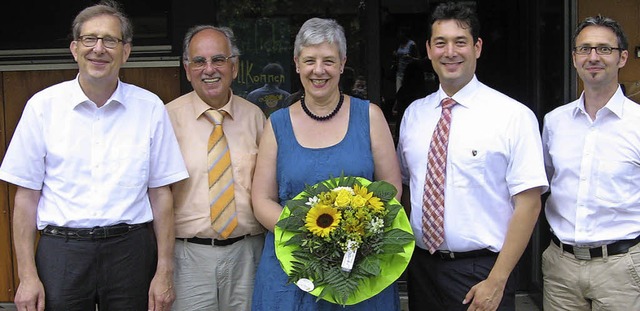 Mit Blumen verabschiedet wurde Petra B...lemann und Hermann Eppler (von links)   | Foto: Kiener