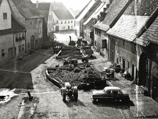 Wandel der Hfinger Altstadt: Das link... 60 Jahren, rechts die Ansicht heute.   | Foto: Archiv Peter MarX/LENDLE