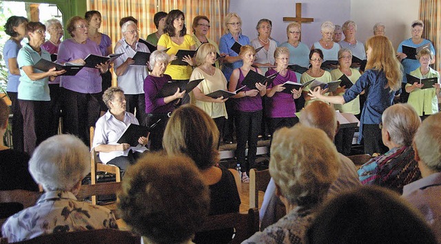 Der Frauenchor Eimeldingen unterhielt ... modernen und traditionellen Melodien.  | Foto: ounas-krusel