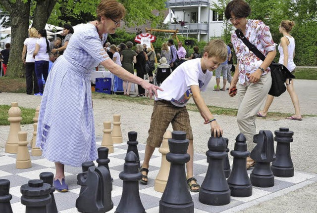 Schach &#8211; eine von vielen Mglich...nd ltere beim Generationenspielplatz.  | Foto: Thomas Kunz
