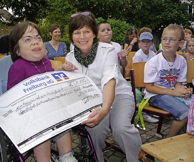 Katharina und Marita Kindler freuen si...ule Kiechlinsbergen-Knigschaffhausen.  | Foto: Christel Hlter-Hassler