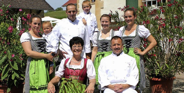 Echter Familienbetrieb: Lioba und Egon...mit Tchtern, Schwiegersohn und Enkeln  | Foto: Reinhard Cremer