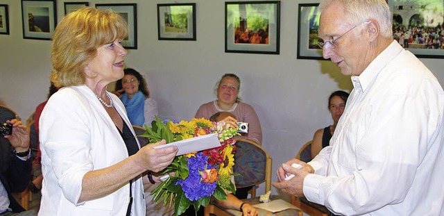 Brgermeisterstellvertreter Helmut Eck...hrerin an der Nikolaus-Rombach-Schule.  | Foto: Kirsten Lux