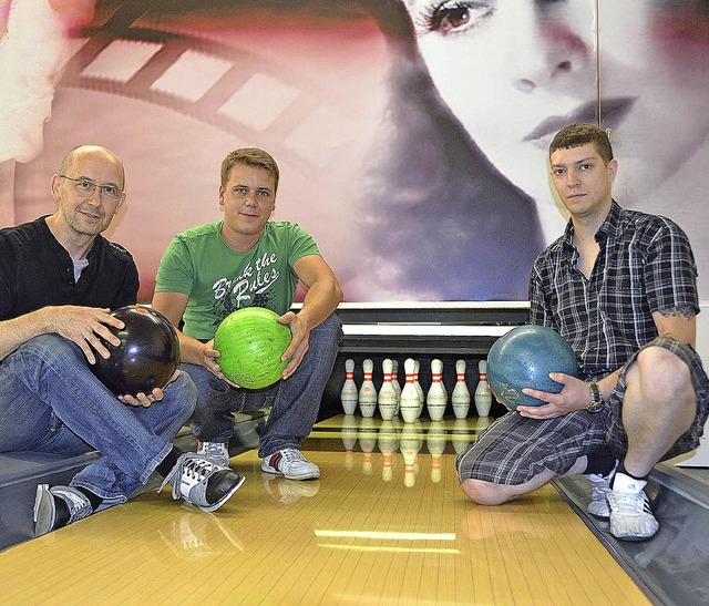 Bowling: der neue Bowling-Verein 1. BV...) und Robert Fischer (2. Vorsitzender)  | Foto: Michael Gilg