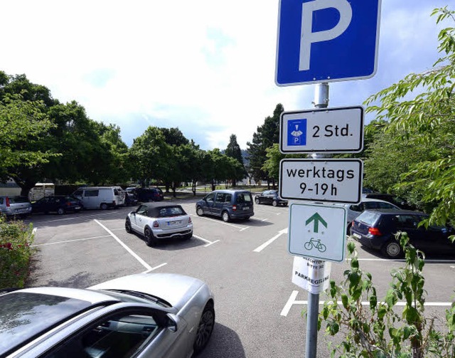 Rund um die Dreisamhalle ist Parken nun nur noch mit Parkscheibe erlaubt.   | Foto: Ingo Schneider