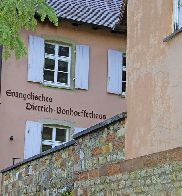 Das Bonhoefferhaus in Istein ist ein s...de hat sich zum Verkauf entschlossen.   | Foto: langelott