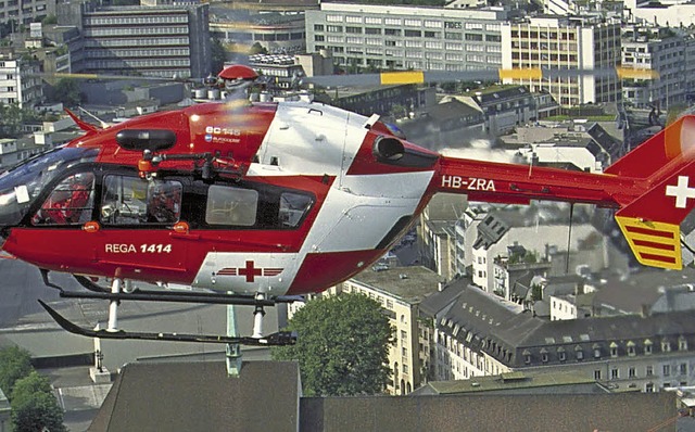 Nicht mehr allein in der Luft: der Rega-Helikopter   | Foto: REGA