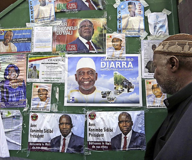 Wahlplakate werben fr die Kandidaten.   | Foto: AFP