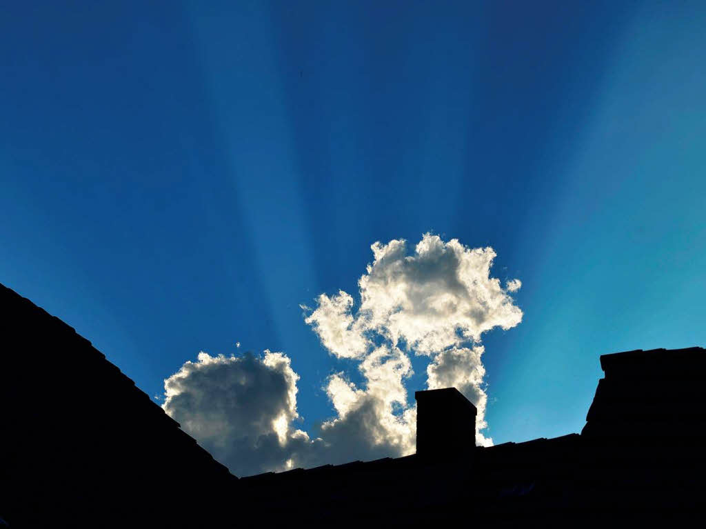 Teresa Gumbert: die Wolken sehen so aus als wrde aus dem Kamin rauch aufsteigen,finden sie nicht auch?