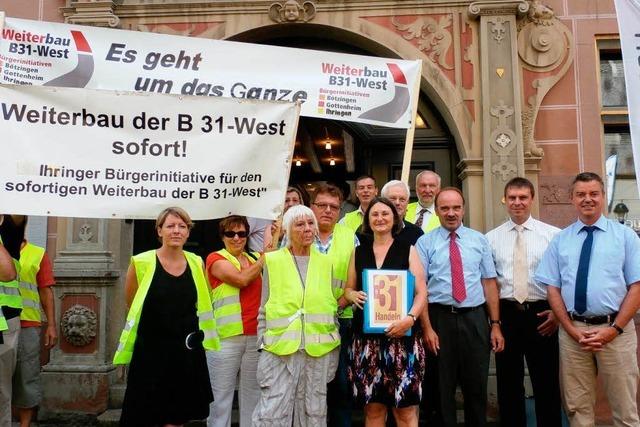 Pro B31 West - Brgerinitiativen bergeben Unterschriftenlisten