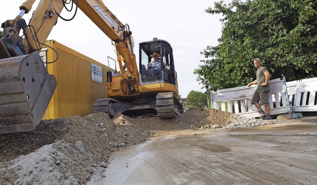 Erneuert wird derzeit die Straendecke der Ortsdurchfahrt in Leiselheim.  | Foto: Michael haberer