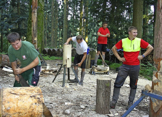 Im Trainingscamp mit dem Spitzenathleten Markus Vgele (Mitte).  | Foto: Theo Weber