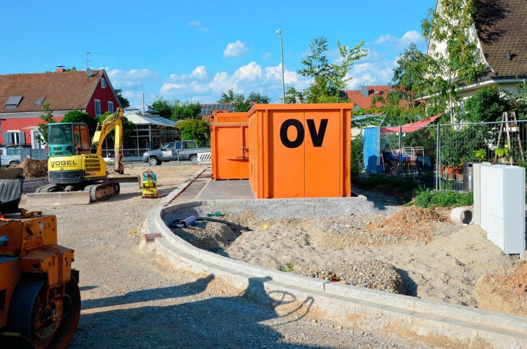 Die Arbeiten am Busbahnhof in Eimeldin...die Firma Oskar Vogel Straßenbau  aus.  | Foto: Langelott