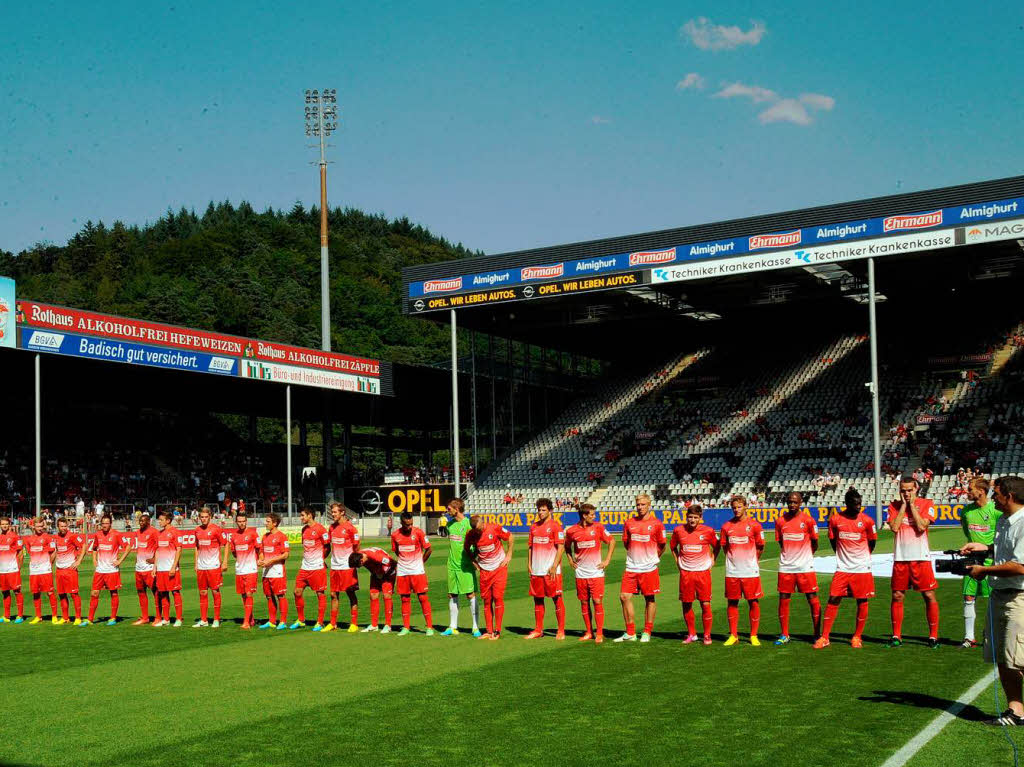 Die neue Mannschaft des SC Freiburg stellt sich vor.